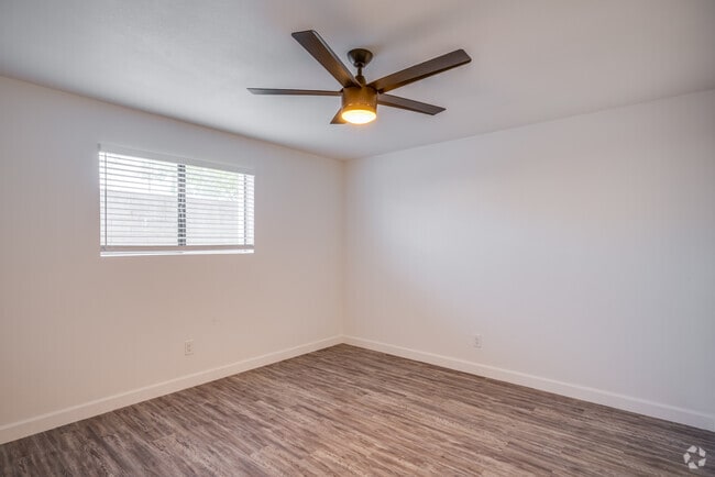 2 BR, 2 BA - 977 SF - The Brentwood