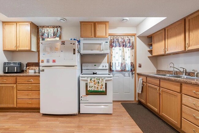Photo - 4930 Zealand Ave N