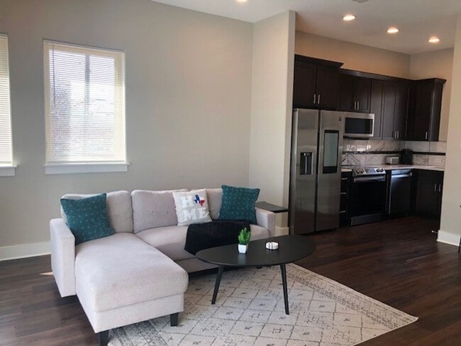 Photo - FELI324 Unit 324-200