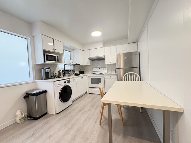 Photo - 4876 Earles St