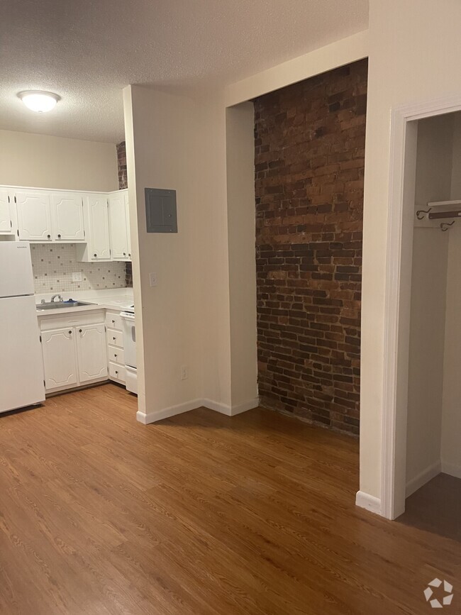 Building Photo - 74 S Huntington Ave Unit 3 Rental