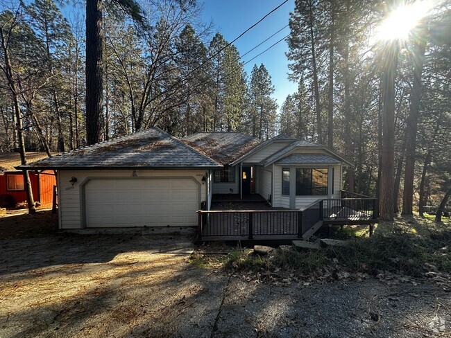 Building Photo - Spacious Single Family Home in Alta Sierra