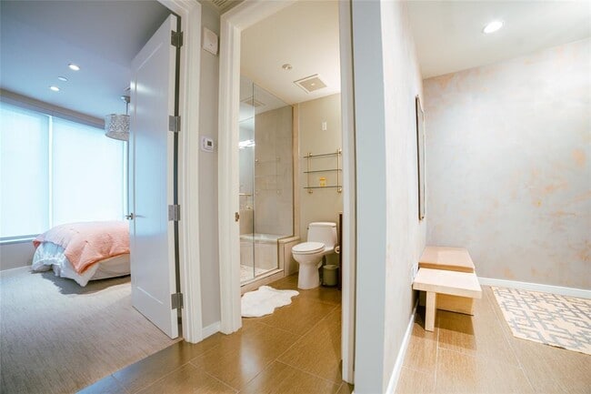 Building Photo - 200 N Congress Ave Unit 11C