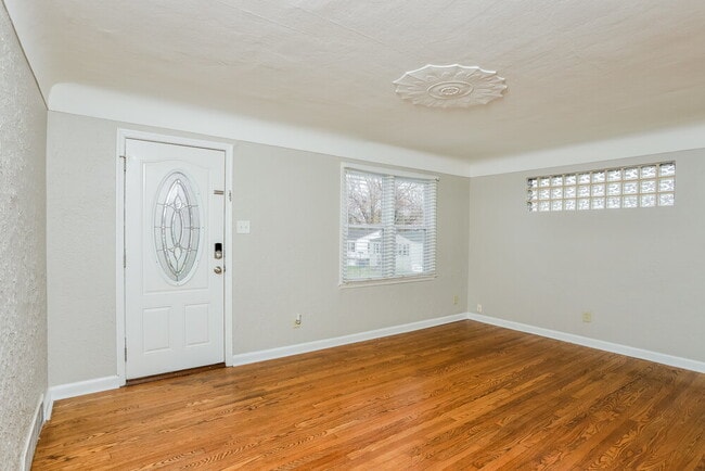 Photo - 7520 Eunice Ave