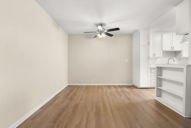 Photo - Melrose Place Apartments