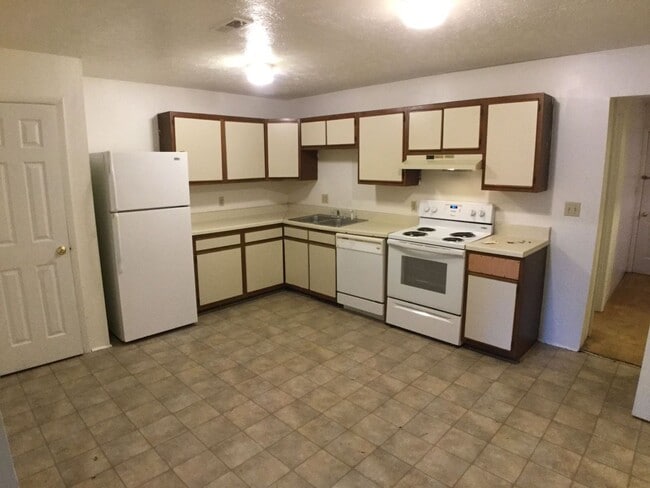 Photo - Blacksburg, 4 BR / 2.5 BA Townhouse, Available August