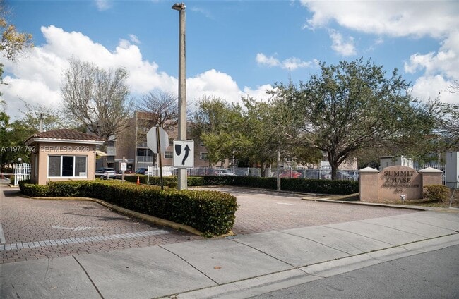 Building Photo - 8421 NW 8th St Unit 203