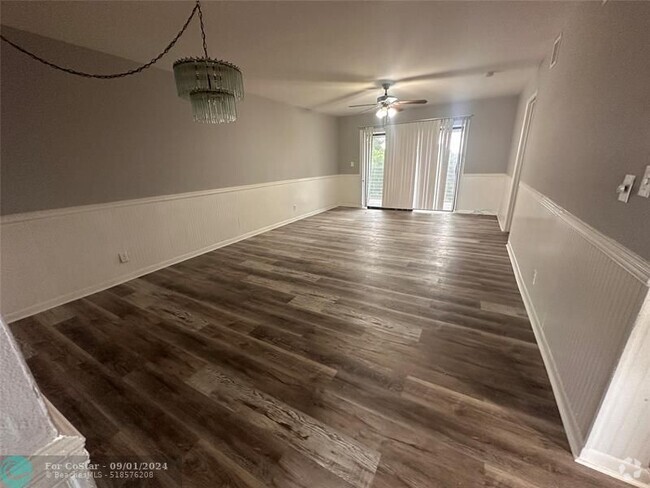 Building Photo - 2420 SW 81st Ave Unit 403 Rental