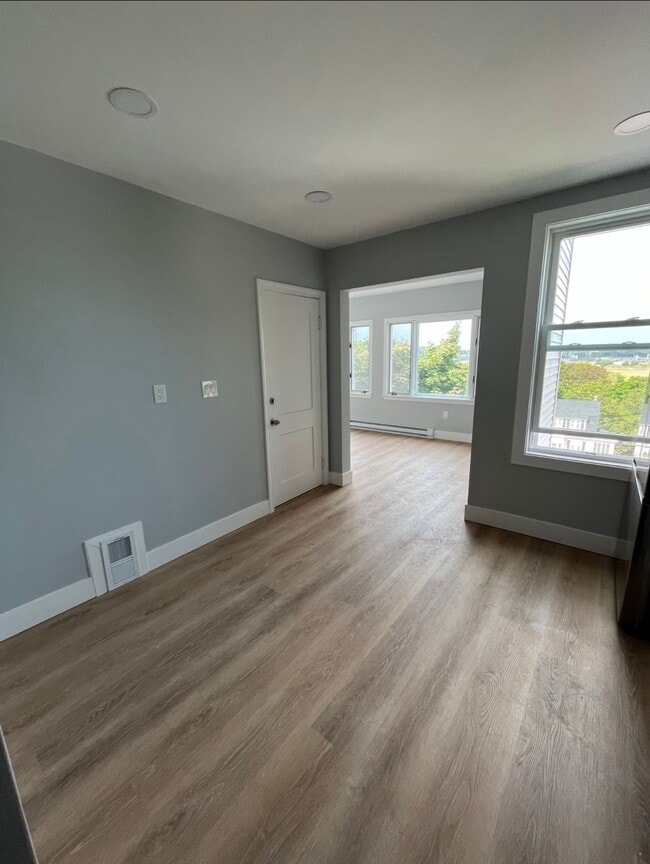 Building Photo - 31 Faywood Ave Unit #2 Rental