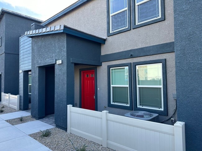 Building Photo - Townhouse Near the M!!! All Appliances included!!! Tankless Water Heater!!!! Park!!