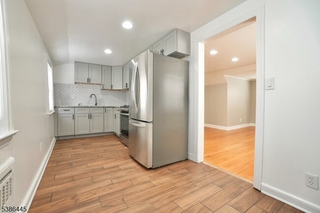 Photo - 36 Derwent Ave