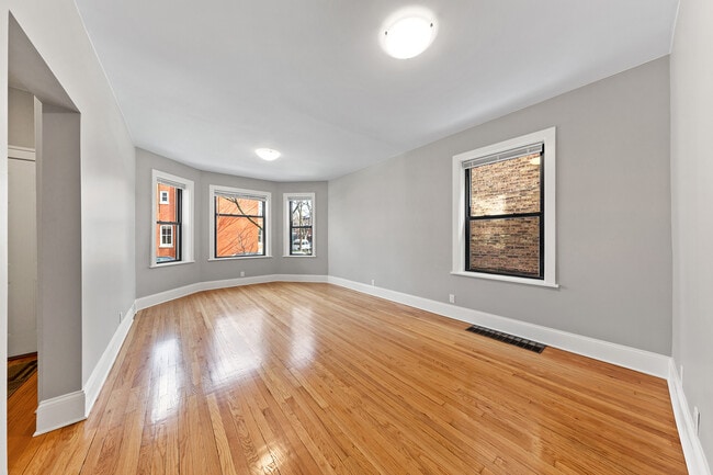 Vista de la sala de estar 2 - 3536 N Wolcott Ave Unidad 1