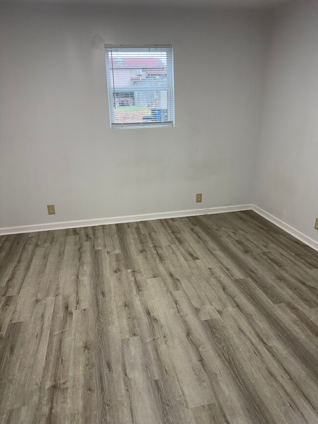 Building Photo - 2016 Clyde St