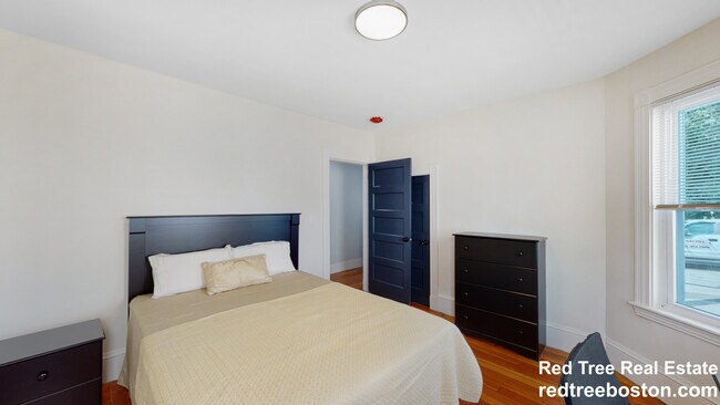 Photo - 5-7 Chester Ave. Unit 1 Unidad 1