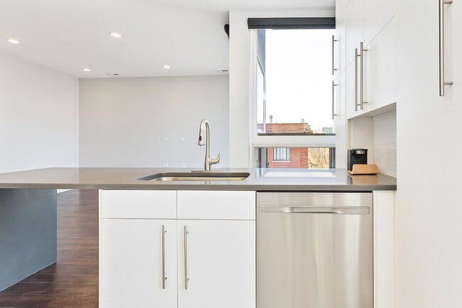 Photo - 3301 N Sheffield Ave