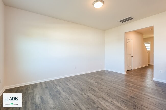 Photo - 26 Apricot Ln