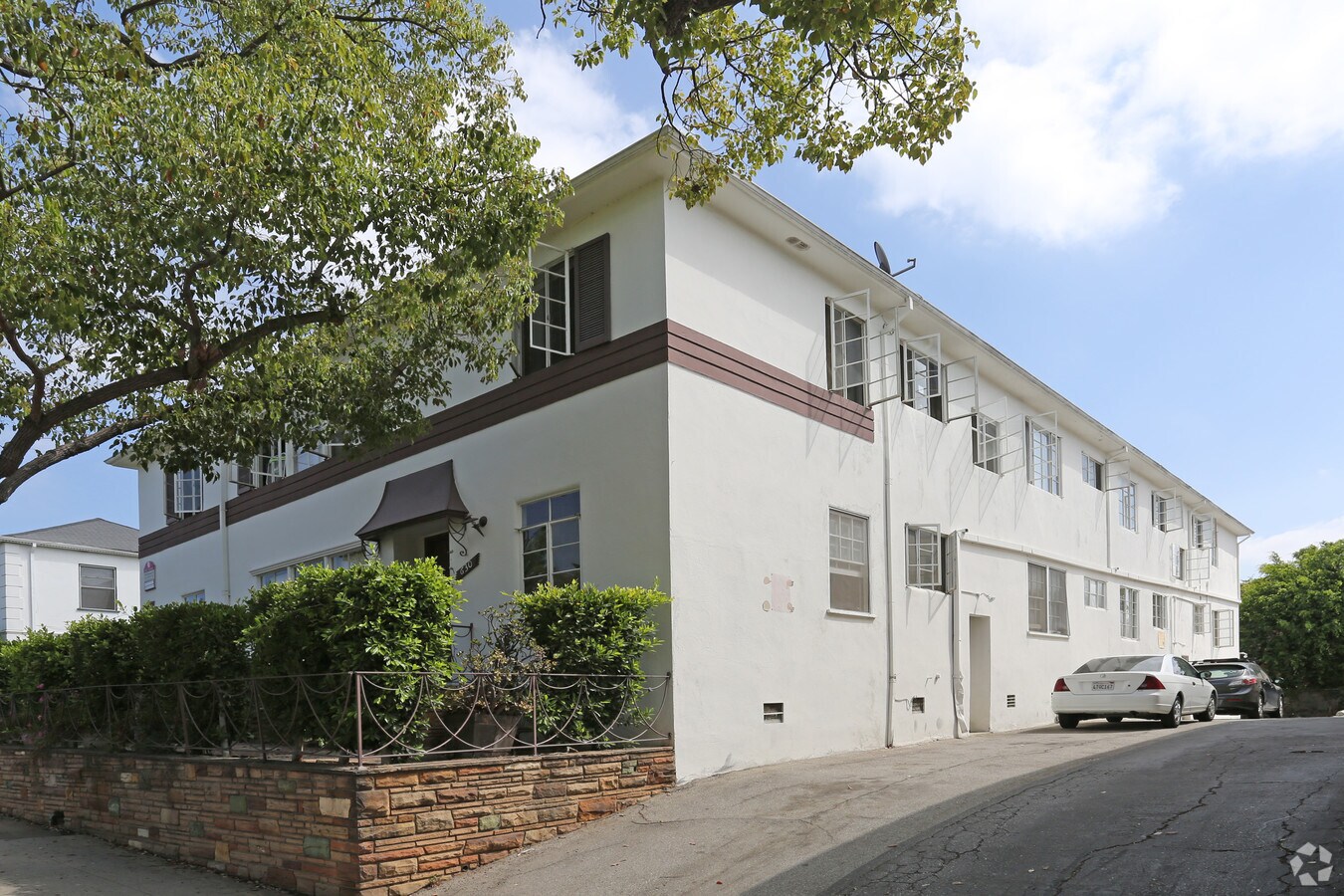 Photo - 630-634 Midvale Ave Apartments