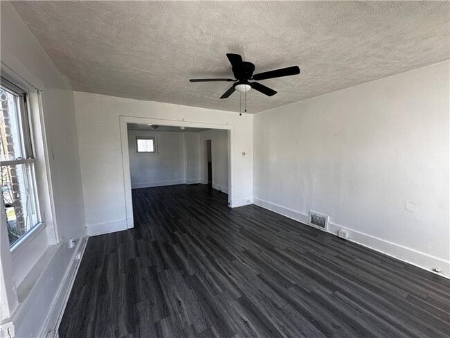 Photo - 410 Hallam Ave