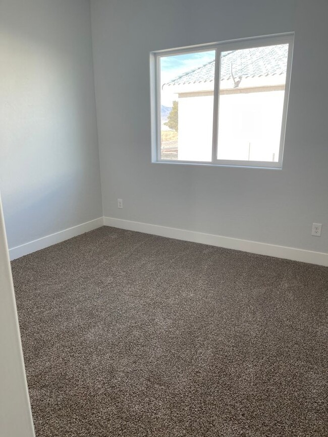 Building Photo - 3 Bedroom in Pahrump Unit 4
