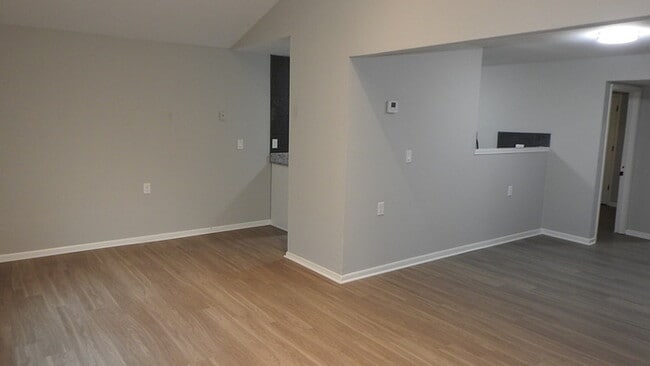 Photo - Charming 3 bedrooms and 1 bath home located on Elmwood Ave in Kansas City, MO