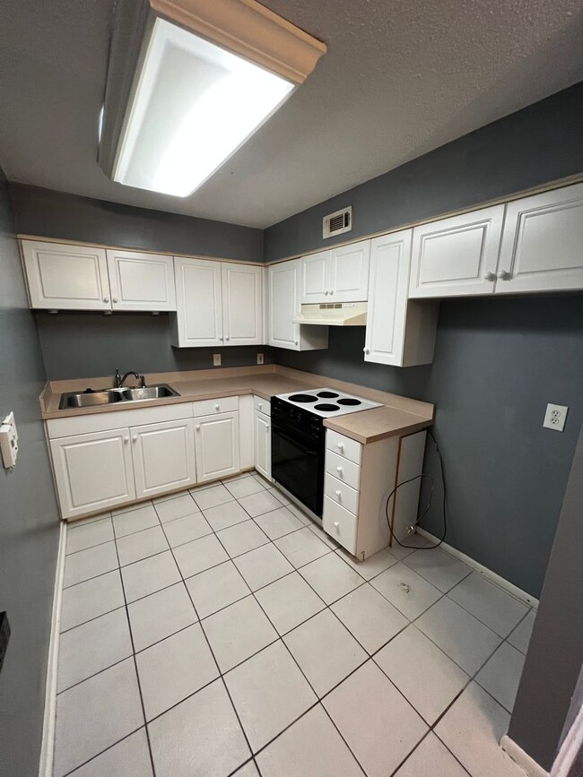Photo - 1/1B 2nd floor unit located in Jacksonvill...