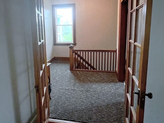 Large landing - 2472 Fairview Ave Unit 2