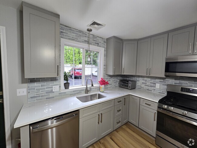 Building Photo - 3 Hirschklau Ln Unit Spacious 2BR/2BA Condo