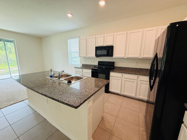 Photo - Beautiful 3-Bedroom + Loft Townhome for Rent in North Tampa / Land O' Lakes!