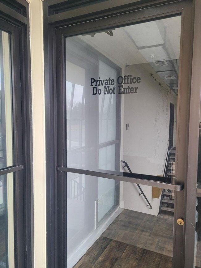 Building Photo - 17th St 6 Plex Unit 1422 #2