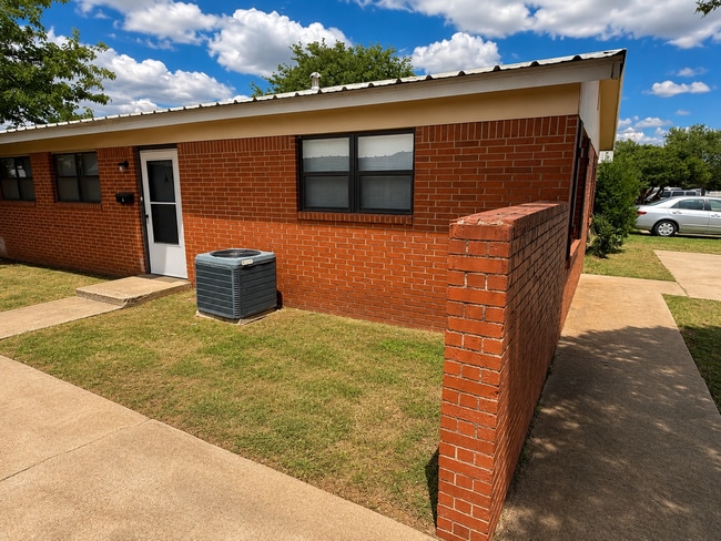 Building Photo - 451035 Unit A