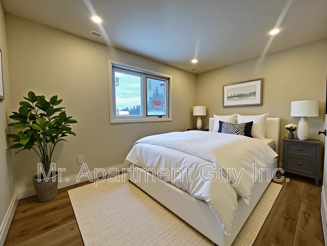 Photo - 2531 Cavendish Dr Unit Upper Suite