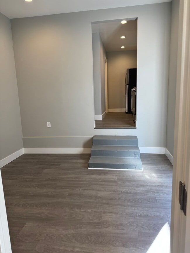 Building Photo - 54TH STREET 2985-2987 #1 FRONT Unit 2985