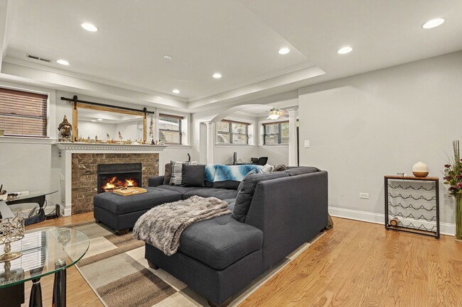 Photo - 857 W Ainslie St Unit G