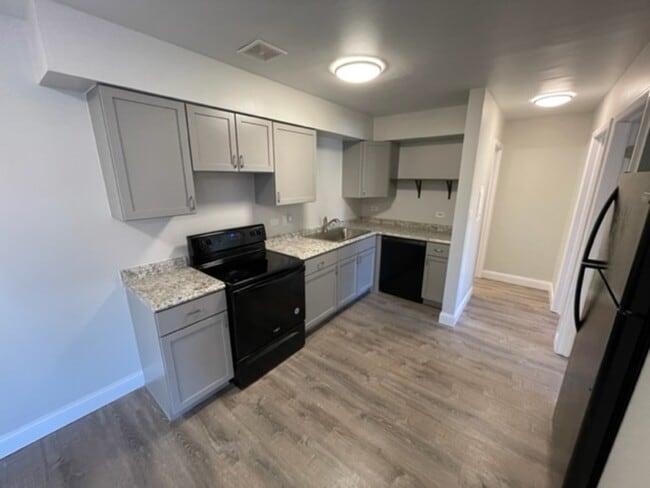 Photo - 517 S Milwaukee Ave