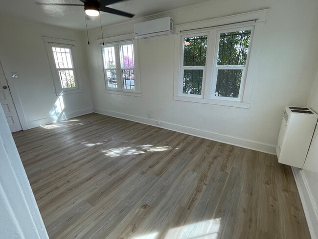 Photo - 515 N Burlington Ave