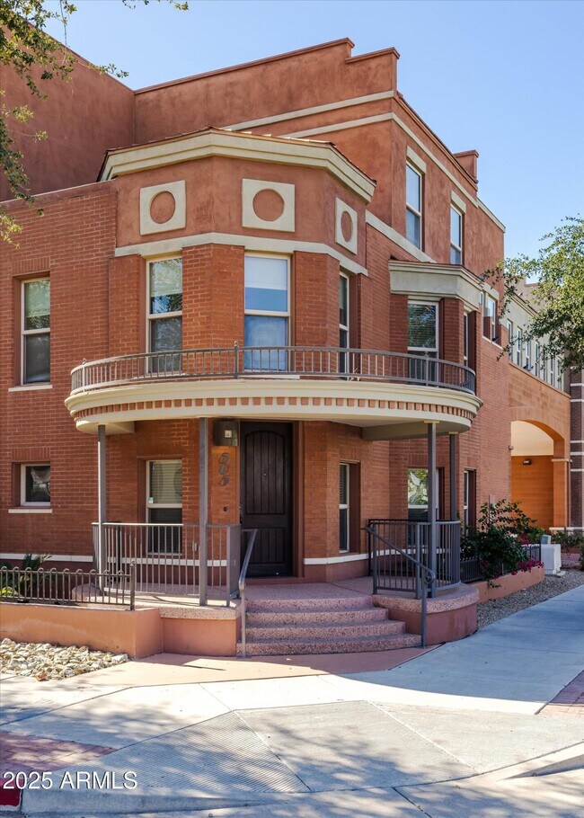 Photo - 505 W 6th St