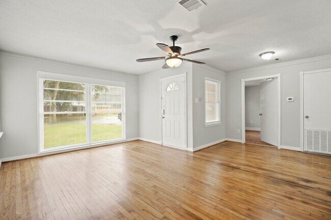 Photo - 728 22nd Ave N