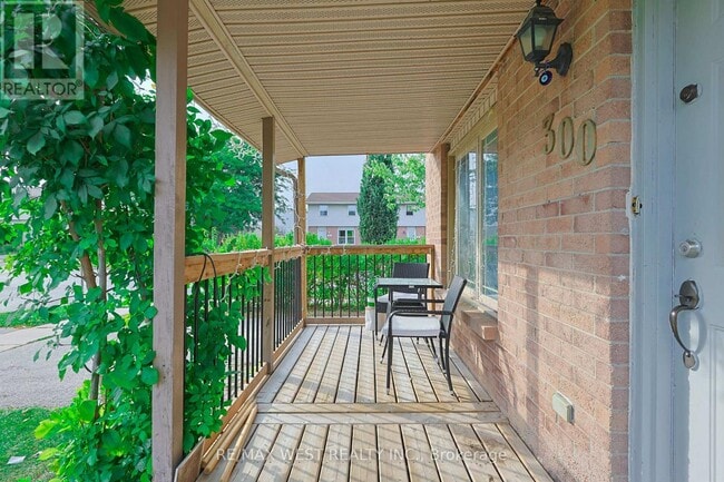 Photo - 300 Crawford St