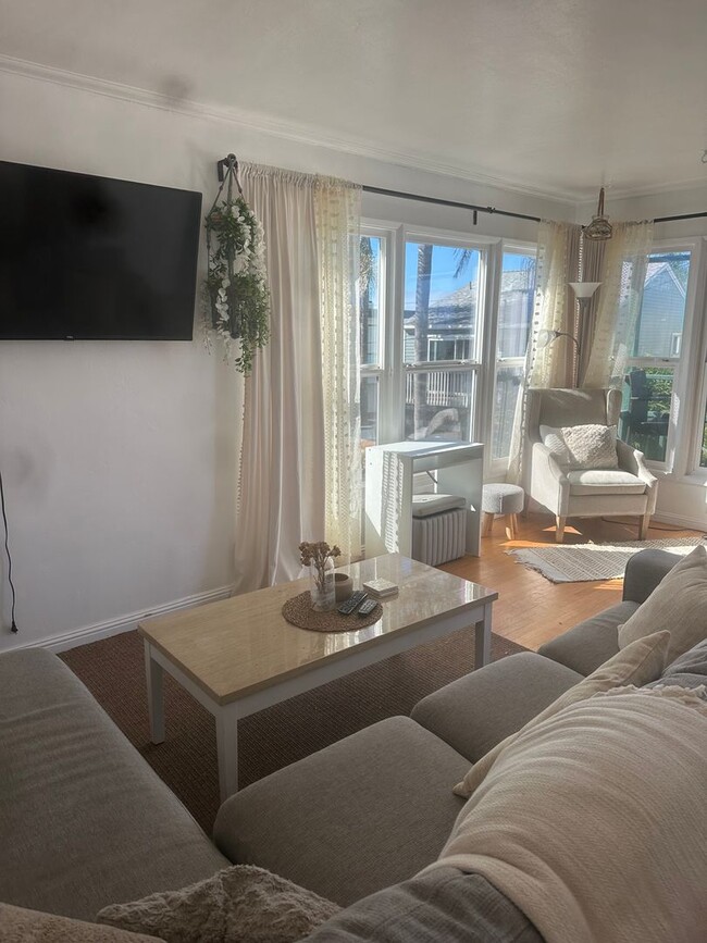 Building Photo - 731-33 Beryl St Unit 733