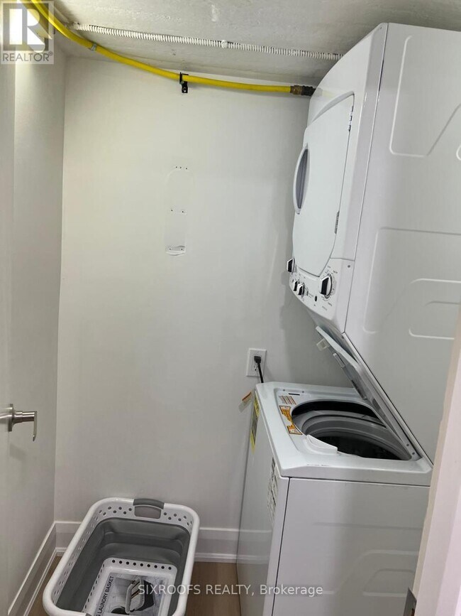 Photo - 390 Lake Promenade