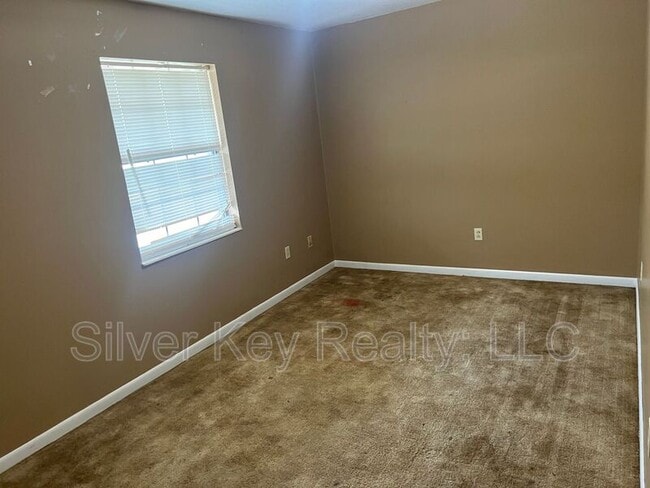 Photo - 823 Englewood Rd