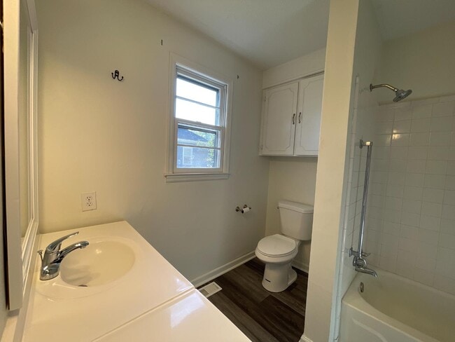 Photo - 597 N Forest St