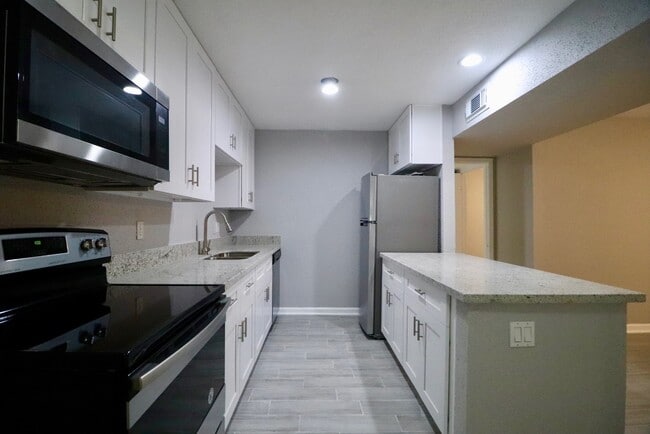 Building Photo - 5929 Queensloch Dr Unit 235 Rental