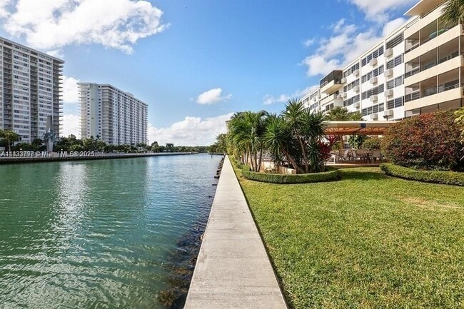 Building Photo - 220 Kings Point Dr Unit 111 Rental
