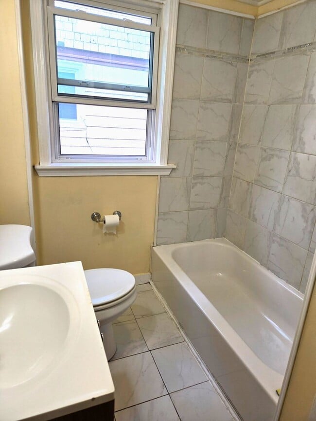 Photo - 118 Chad Brown St Unidad #3