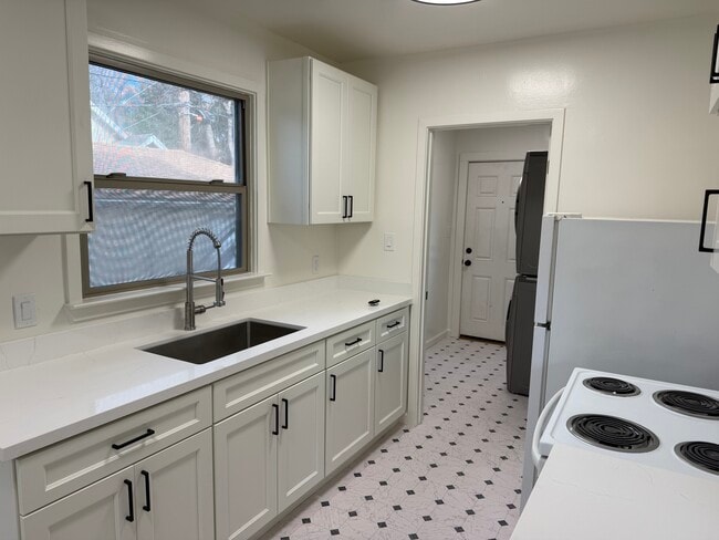 Building Photo - 3143 Freeport Blvd Unit 2