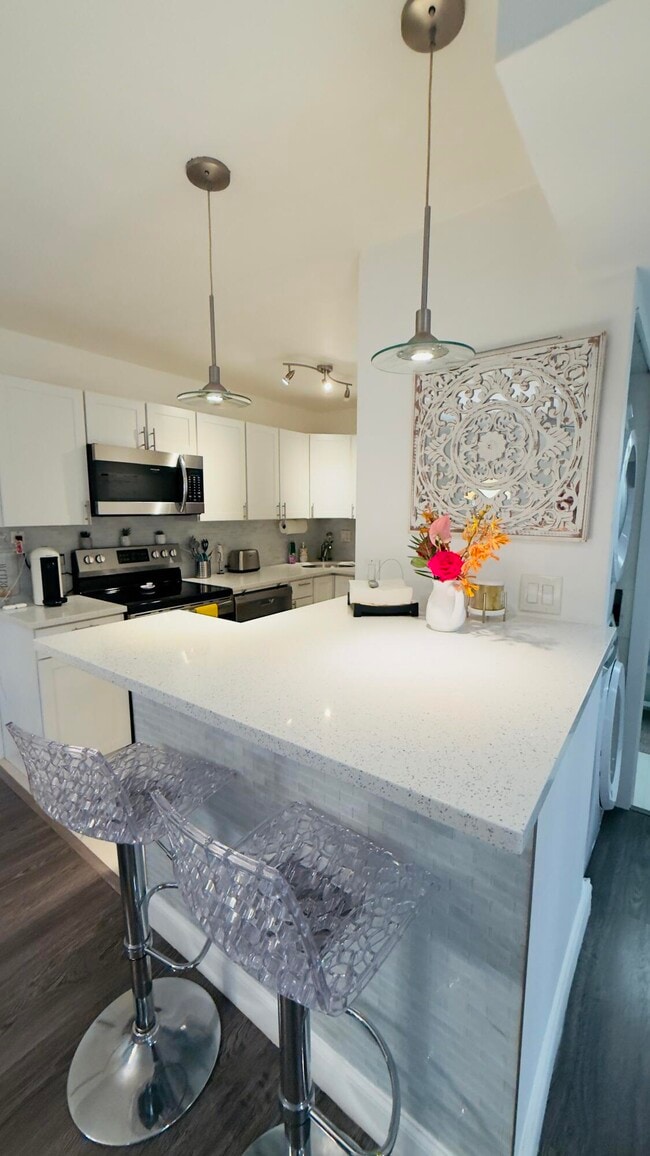 702 SE 2nd Ave Unit 405