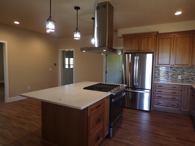 Photo - 25595 SW Farmington Rd