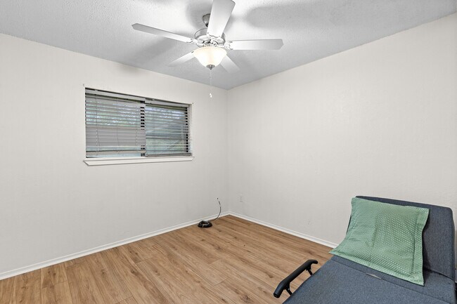 Photo - 1208 Clark St