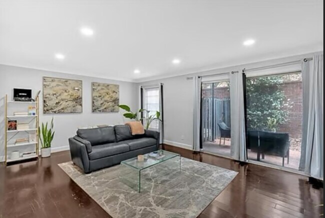Building Photo - 6851 Roswell Rd Unit J1 Rental